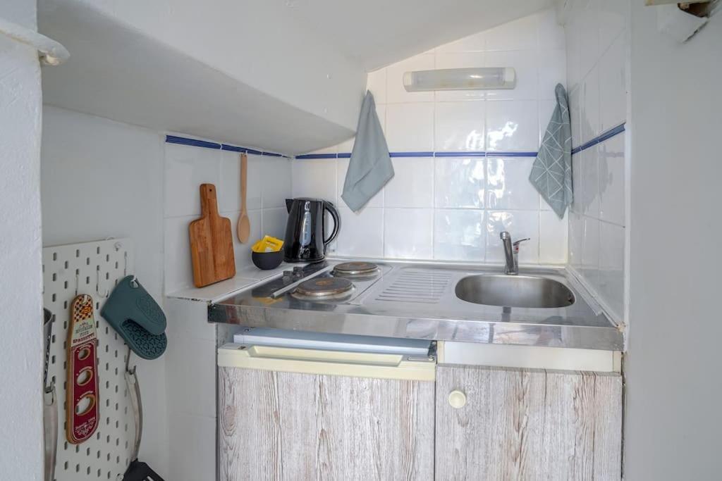 Studio Sous Les Toits Tres Bien Place Et Climatise มงต์เปอลิเยร์ ภายนอก รูปภาพ