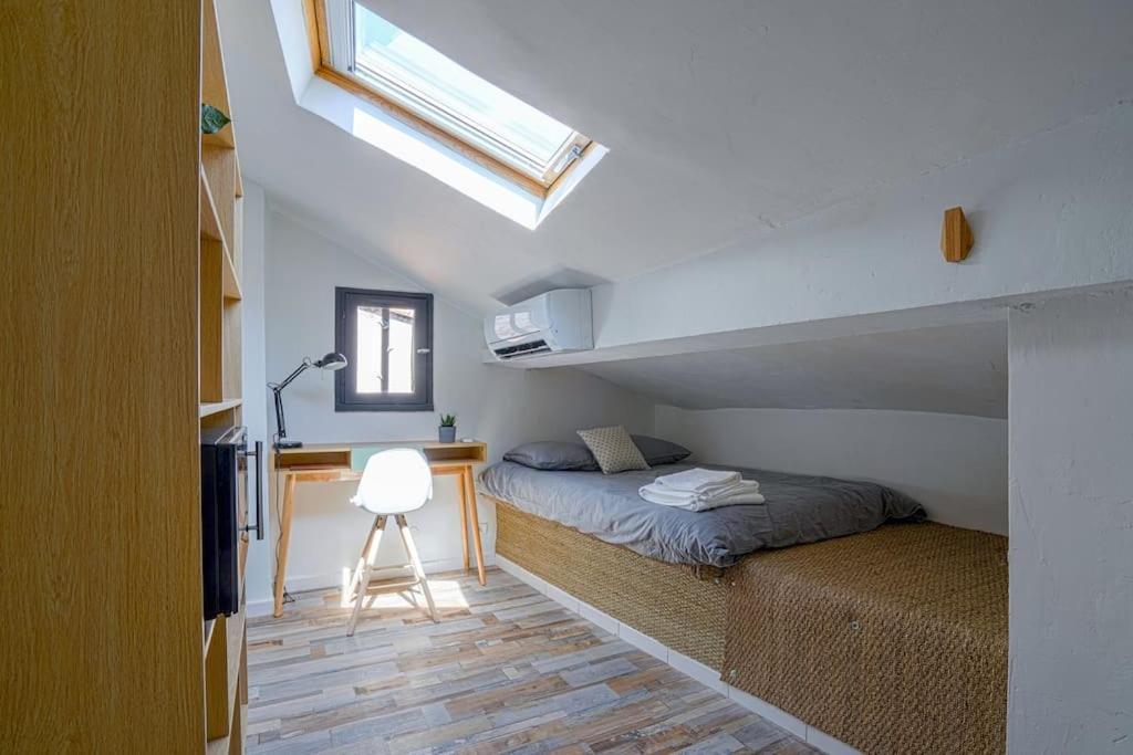Studio Sous Les Toits Tres Bien Place Et Climatise มงต์เปอลิเยร์ ภายนอก รูปภาพ