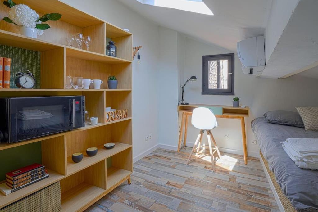 Studio Sous Les Toits Tres Bien Place Et Climatise มงต์เปอลิเยร์ ภายนอก รูปภาพ
