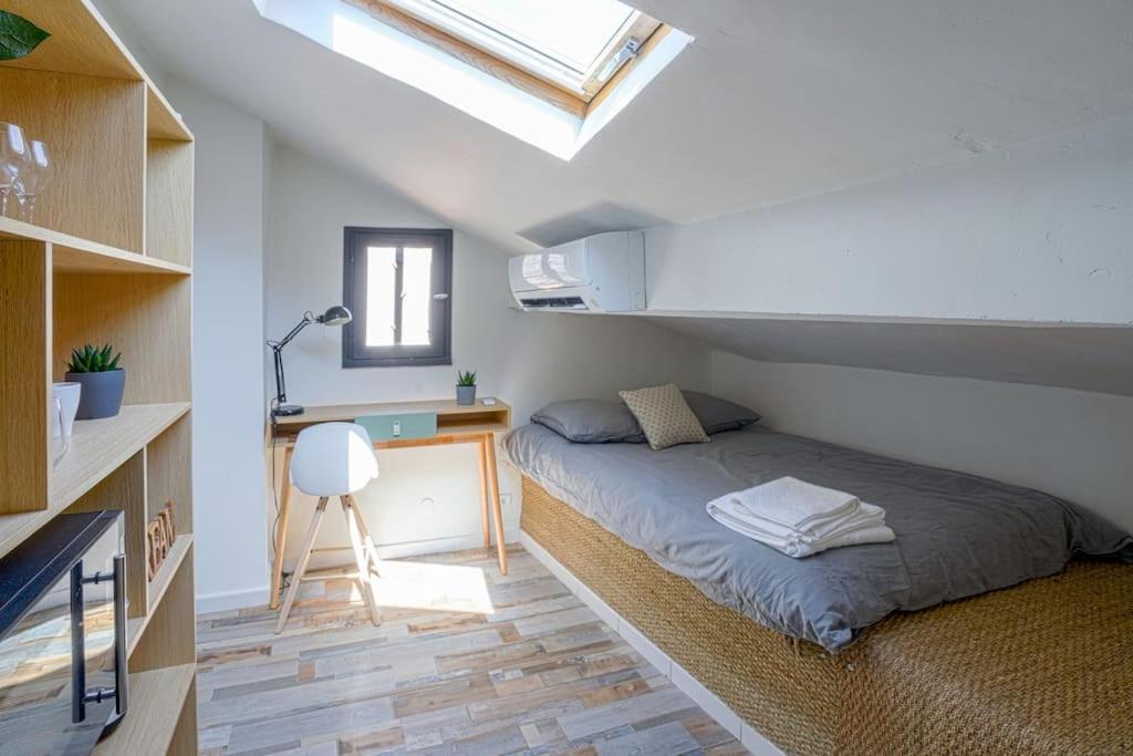 Studio Sous Les Toits Tres Bien Place Et Climatise มงต์เปอลิเยร์ ภายนอก รูปภาพ